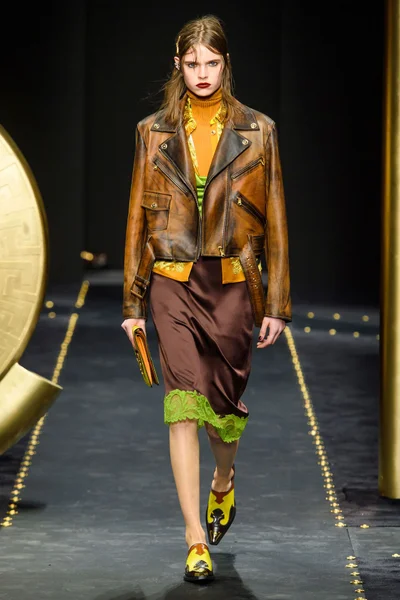 Look 7